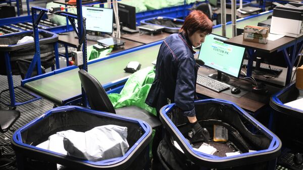 Centro Logístico Postal de Novosibirsk, próximo ao aeroporto 'Tolmachyovo', em Novosibirsk - Sputnik Brasil