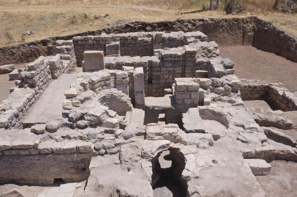 Arqueólogos no leste de Turquia descobriram um banho romano de 1.700 anos equipado com um sistema avançado de aquecimento de piso, lançando nova luz sobre a engenharia romana e a vida cotidiana na região. Arqueólogos no leste de Turquia descobriram um banho romano de 1.700 anos equipado com um sistema avançado de aquecimento de piso, lançando nova luz sobre a engenharia romana e a vida cotidiana na região. - Sputnik Brasil