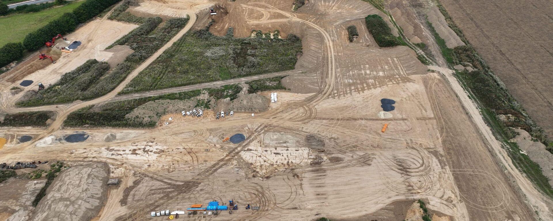 Vista aérea do local da escavação - Sputnik Brasil, 1920, 11.10.2025