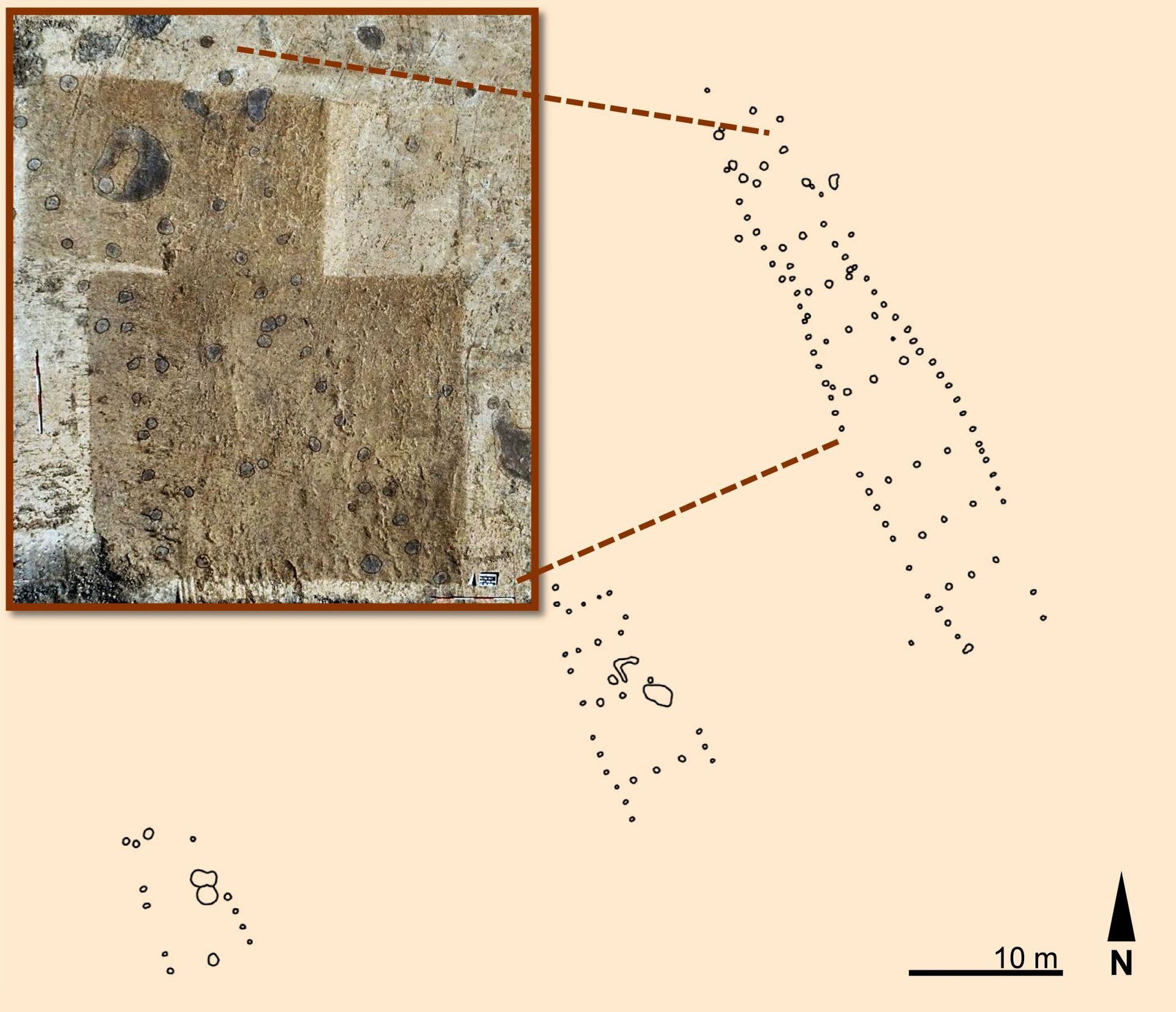 Na parte sul da escavação, vários planejamentos de casas neolíticas foram preservados, construídos aqui por volta de 4700 a. C.