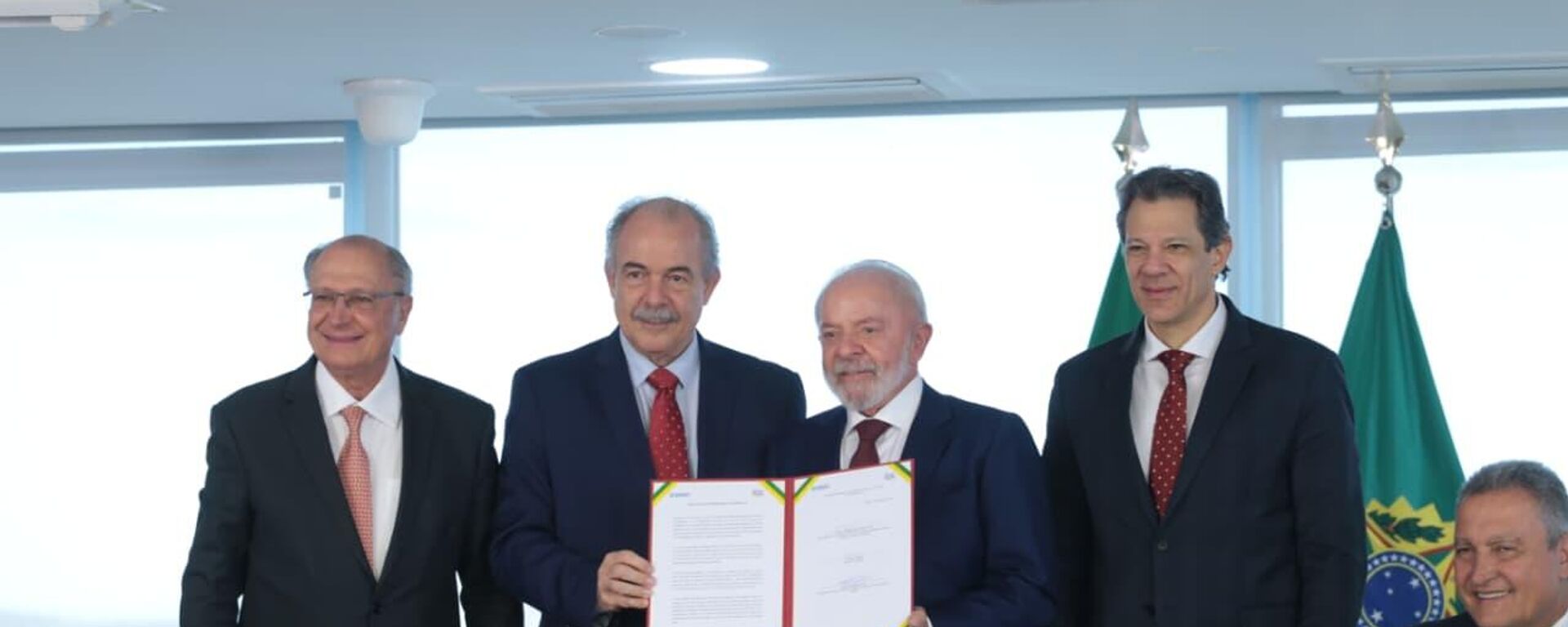 Governo lança linha de R$ 12 bilhões do BNDES e da Finep para a difusão de equipamentos 4.0 na economia - Sputnik Brasil, 1920, 25.08.2025