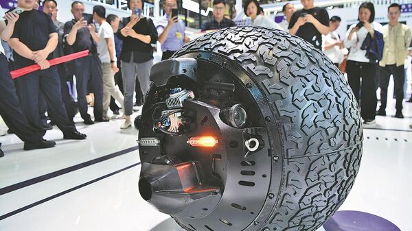 Robô esférico é destaque na 8ª Cúpula Digital da China. Agosto de 2025. - Sputnik Brasil