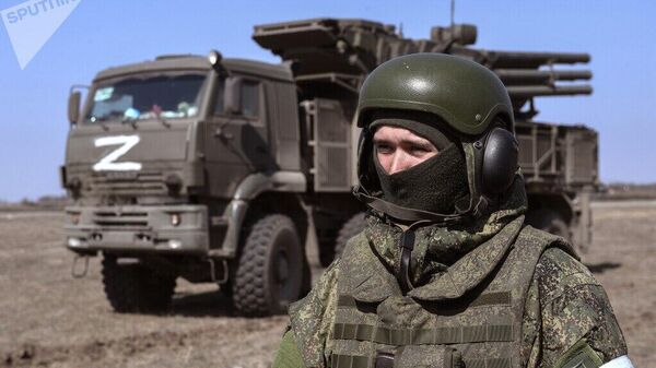 Unidades do agrupamento de tropas russas Tsentr (Centro) melhoraram sua posição tática, resultando na perda de até 400 militares, sete blindados de combate e uma peça de artilharia de campanha do Exército ucraniano, informou o Ministério da Defesa da Rússia - Sputnik Brasil