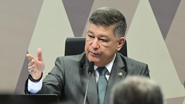 Presidente da CPMI do INSS, senador Carlos Viana (Podemos-MG), conduz primeira reunião dos inquéritos, em 26 de agosto de 2025 - Sputnik Brasil