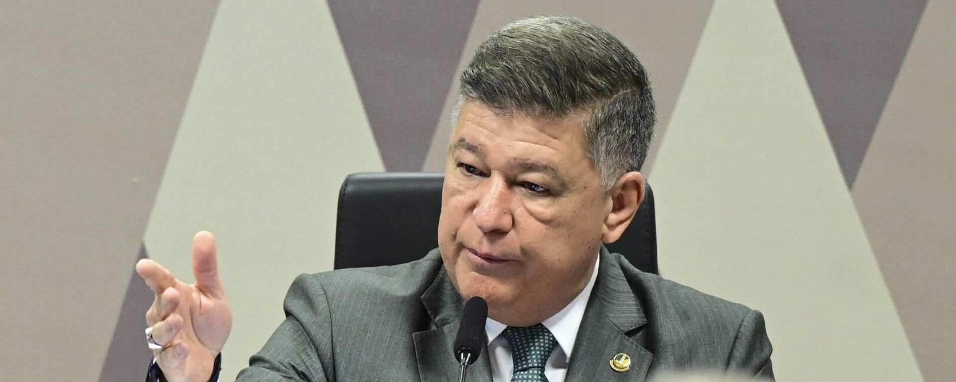 Presidente da CPMI do INSS, senador Carlos Viana (Podemos-MG), conduz primeira reunião dos inquéritos, em 26 de agosto de 2025 - Sputnik Brasil, 1920, 15.05.2026