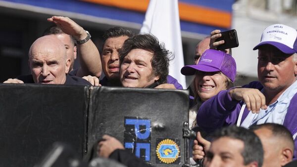 Presidente da Argentina, Javier Milei, é recebido a pedradas na periferia de Buenos Aires  - Sputnik Brasil