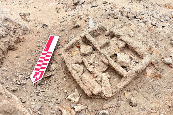 Arqueólogos descobrem rara estatueta de sapos de argila de 3.800 anos no sítio arqueológico de Vichama, no Peru - Sputnik Brasil