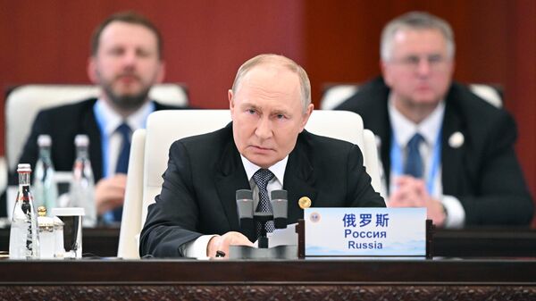 O presidente da Federação Russa, Vladimir Putin, discursa na reunião do Conselho de Chefes de Estado membros da Organização para Cooperação de Xangai em Tianjin - Sputnik Brasil