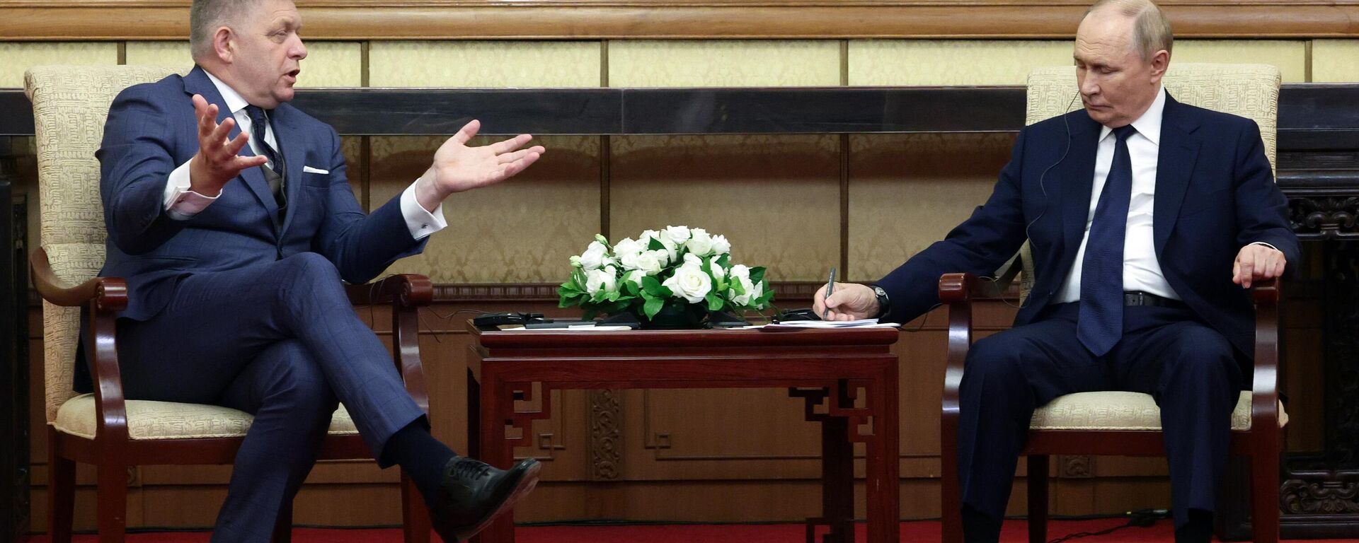 Putin encontra o primeiro-ministro da Eslováquia, Robert Fico, em Pequim
  - Sputnik Brasil, 1920, 02.09.2025