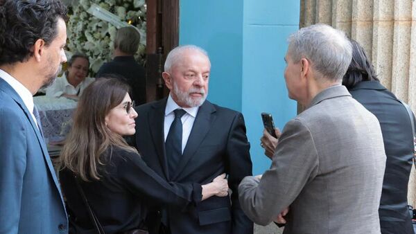 Presidente Luiz Inácio Lula da Silva participa do velório do jornalista Mino Carta, no cemitério São Paulo, em 2 de setembro de 2025 - Sputnik Brasil