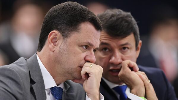 Ex-ministro da Justiça Anderson Torres e seu advogado Eumar Novacki durante interrogatórios dos réus da Ação Penal (AP) 2668, que trata da trama golpista, em 10 de junho de 2025 - Sputnik Brasil