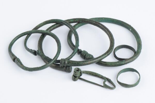 Coleção de ornamentos de bronze do período La Tene. Coleção de ornamentos de bronze do período La Tene. - Sputnik Brasil