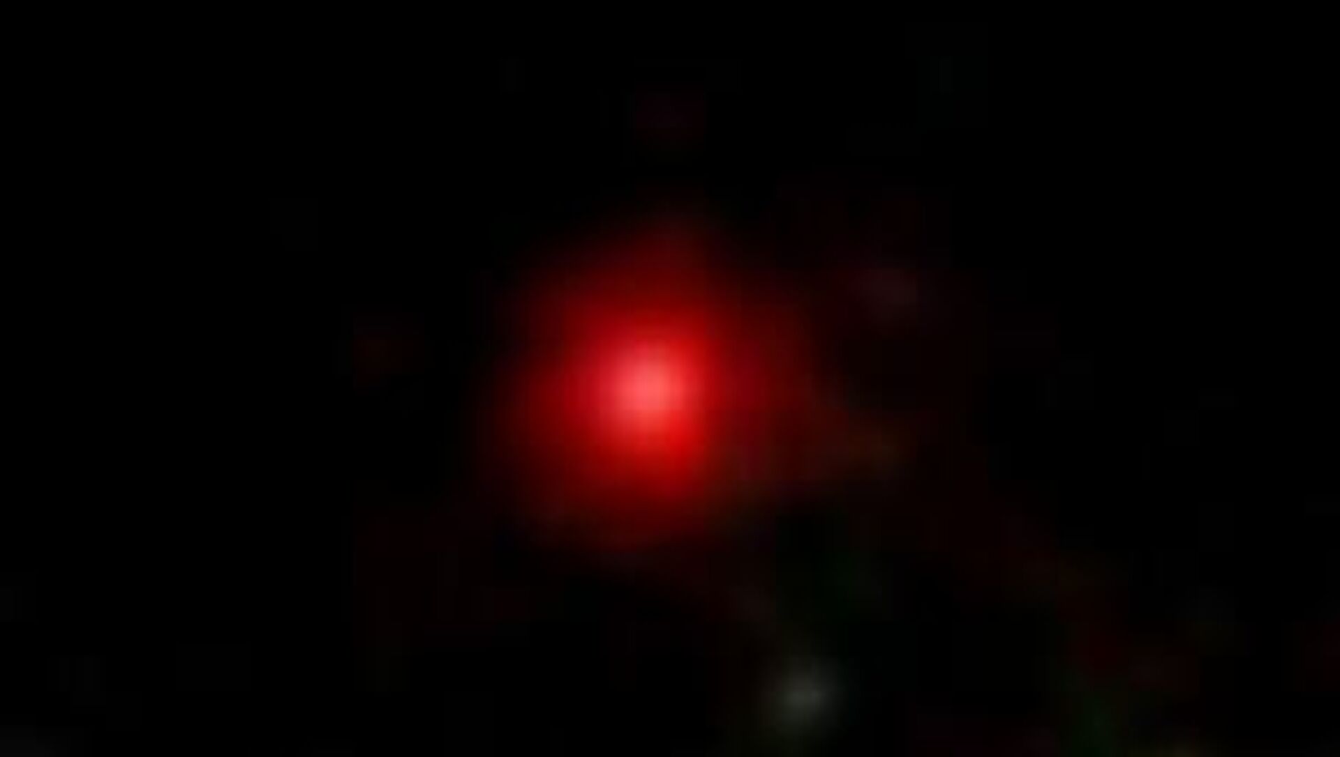 Abell2744-QSO1: Um buraco negro supermassivo no universo primitivo crescendo nas sombras Abell2744-QSO1: Um buraco negro supermassivo no universo primitivo crescendo nas sombras - Sputnik Brasil, 1920, 04.09.2025