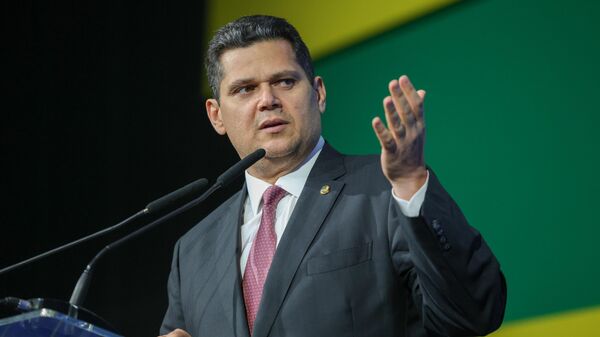 O presidente do Senado, Davi Alcolumbre, participa da abertura 26ª Marcha a Brasília em Defesa dos Municípios, Brasília, 20 de maio de 2025 - Sputnik Brasil