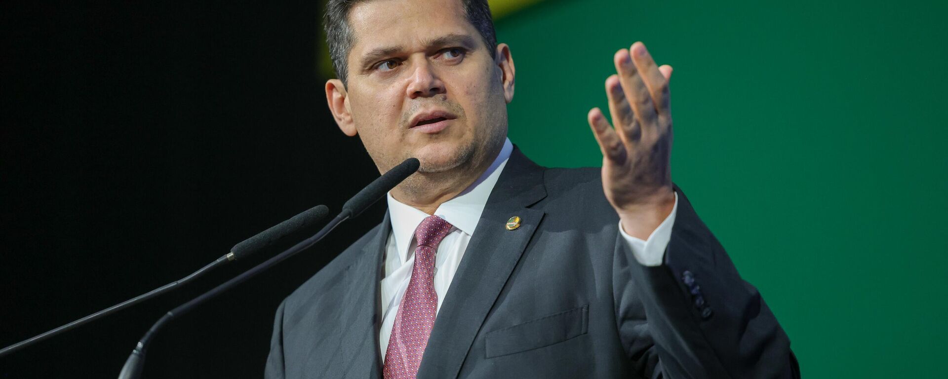 O presidente do Senado, Davi Alcolumbre, participa da abertura 26ª Marcha a Brasília em Defesa dos Municípios, Brasília, 20 de maio de 2025 - Sputnik Brasil, 1920, 22.10.2025