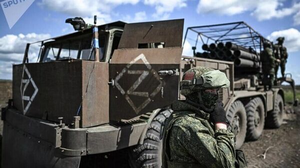 No último dia Kiev perdeu mais de 155 soldados, dois blindados de combate e 13 carros, foram destruídos três estações de guerra eletrônica e nove depósitos de meios materiais na área de operações do agrupamento Sever (Norte) - Sputnik Brasil