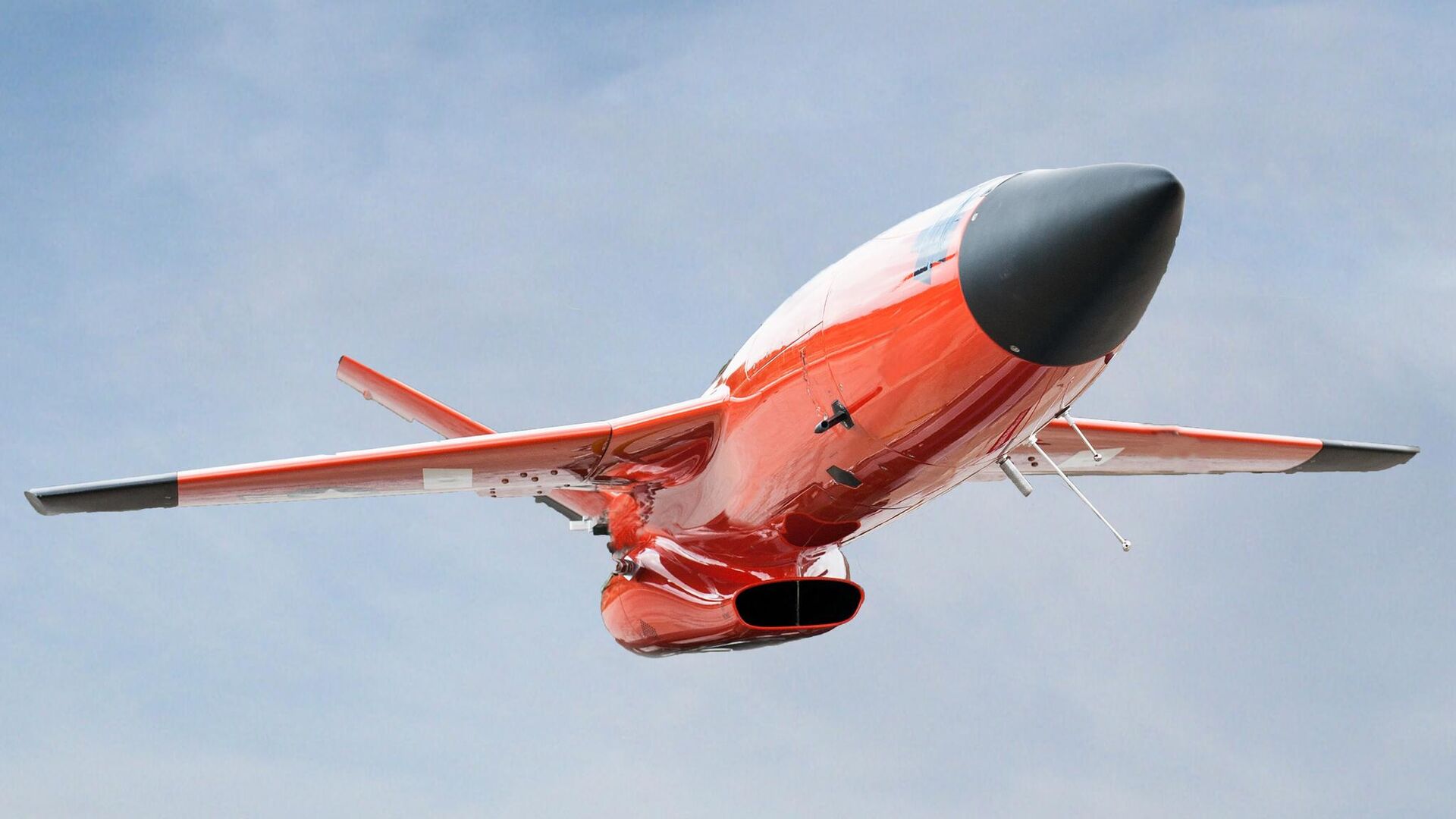 O MQM-178 Firejet desempenha uma variedade de funções de treinamento de lançamento de armas de ponta a ponta, incluindo terra-ar e ar-ar. O Firejet oferece um alto grau de versatilidade, permitindo testar múltiplos sistemas de armas com um único sistema de alvos aéreos flexível e acessível O MQM-178 Firejet desempenha uma variedade de funções de treinamento de lançamento de armas de ponta a ponta, incluindo terra-ar e ar-ar. O Firejet oferece um alto grau de versatilidade, permitindo testar múltiplos sistemas de armas com um único sistema de alvos aéreos flexível e acessível - Sputnik Brasil, 1920, 07.09.2025