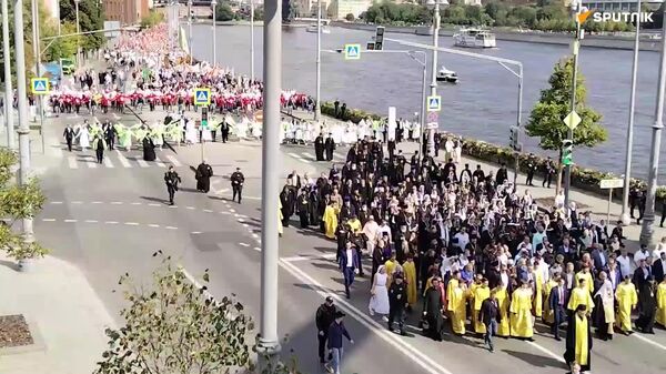 Mais de 40 mil pessoas tomam parte de procissão ortodoxa em Moscou - Sputnik Brasil
