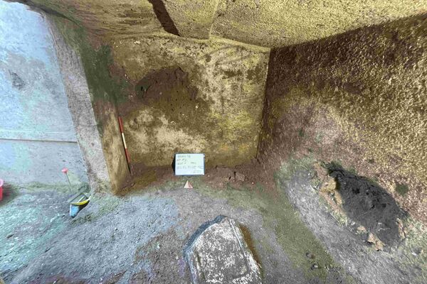 Tumba de câmara helenística descoberta durante obras de esgoto em Manduria, Itália Tumba de câmara helenística descoberta durante obras de esgoto em Manduria, Itália - Sputnik Brasil