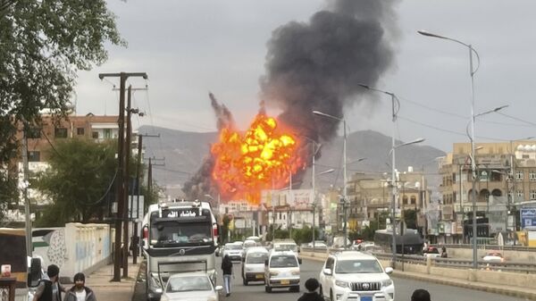 Ataque aéreo israelense em Sanaa, capital do Iêmen, deixou dezenas de mortos e centenas de feridos em setembro de 2025 - Sputnik Brasil