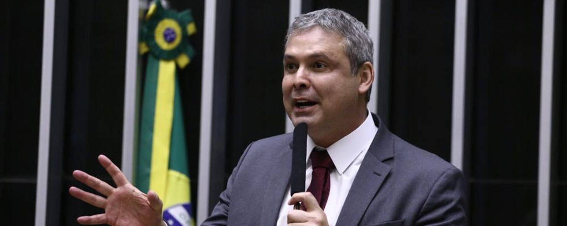 Deputado federal e líder do PT na Câmara, Lindbergh Farias (PT-RJ), durante sessão no Congresso Nacional em Brasília. 26 de agosto de 2025 - Sputnik Brasil, 1920, 10.09.2025