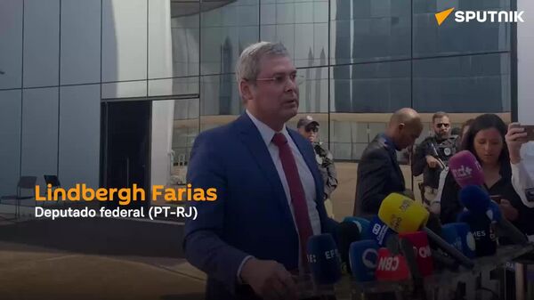 'Daqui a pouco o Bolsonaro vai ser condenado', decreta Lindbergh Farias - Sputnik Brasil