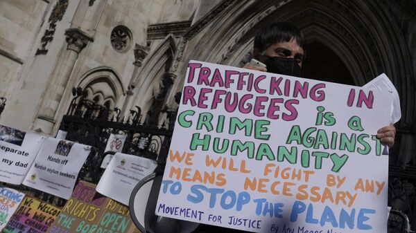 Manifestação em Londres contra deportação de migrantes. - Sputnik Brasil