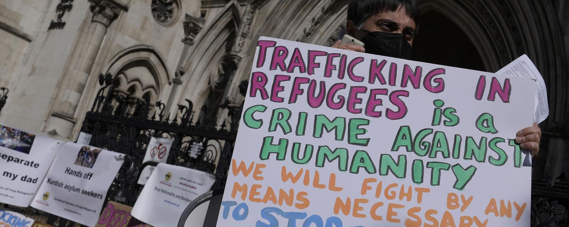 Manifestação em Londres contra deportação de migrantes. - Sputnik Brasil, 1920, 12.09.2025