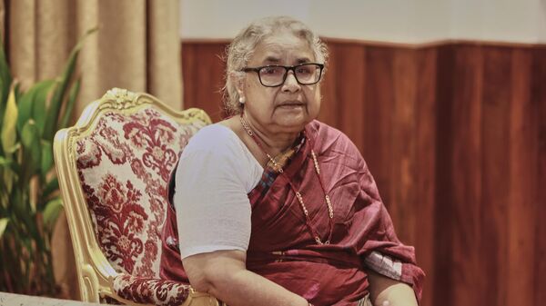 A ex-presidente da Suprema Corte, Sushila Karki, comparece à cerimônia de posse como primeira-ministra interina na residência presidencial em Katmandu, Nepal - Sputnik Brasil