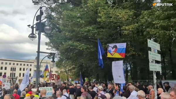 🪧 Milhares de manifestantes protestam em Berlim contra envolvimento alemão nos conflitos na Ucrânia e Oriente Médio - Sputnik Brasil