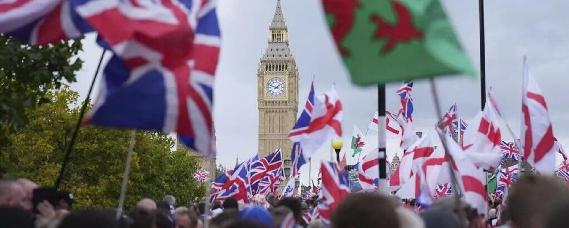 'Globalistas deveriam tremer de medo', diz filósofo russo sobre manifestação em Londres - Sputnik Brasil, 1920, 13.09.2025