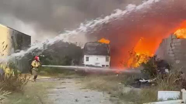 Incêndio de grandes proporções atinge fábrica de artigos de Natal em Belo Horizonte - Sputnik Brasil