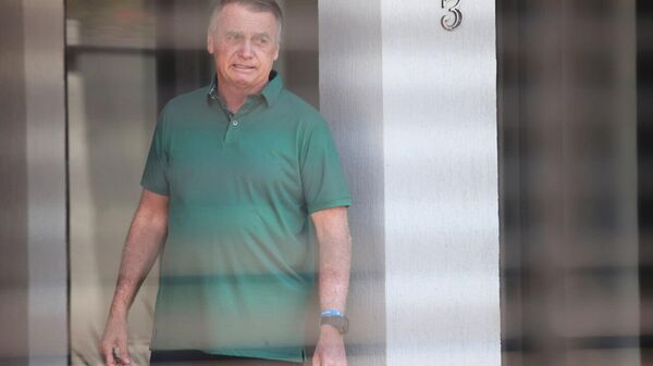 Bolsonaro deixa prisão domiciliar para receber tratamento médico - Sputnik Brasil