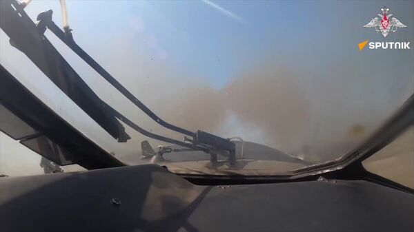 🪖 Apoio de combate: tripulações de helicópteros Ka-52m e Mi-28nm participam do treinamento militar Zapad-2025 - Sputnik Brasil