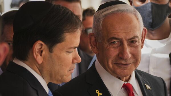 O primeiro-ministro israelense Benjamin Netanyahu (D) e o secretário de Estado dos EUA, Marco Rubio, visitam o Muro das Lamentações, o local mais sagrado onde os judeus podem orar, na Cidade Velha de Jerusalém, 14 de setembro de 2025 - Sputnik Brasil
