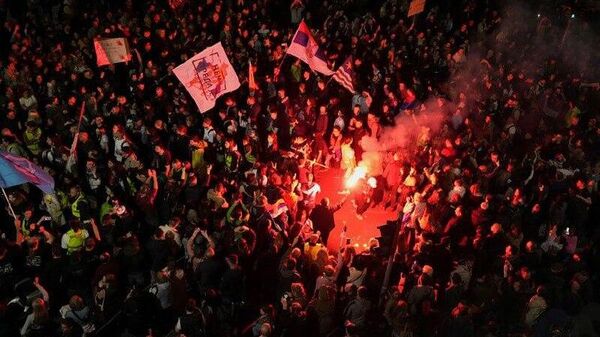 União Europeia prepara um 'Maidan sérvio', alerta inteligência russa - Sputnik Brasil