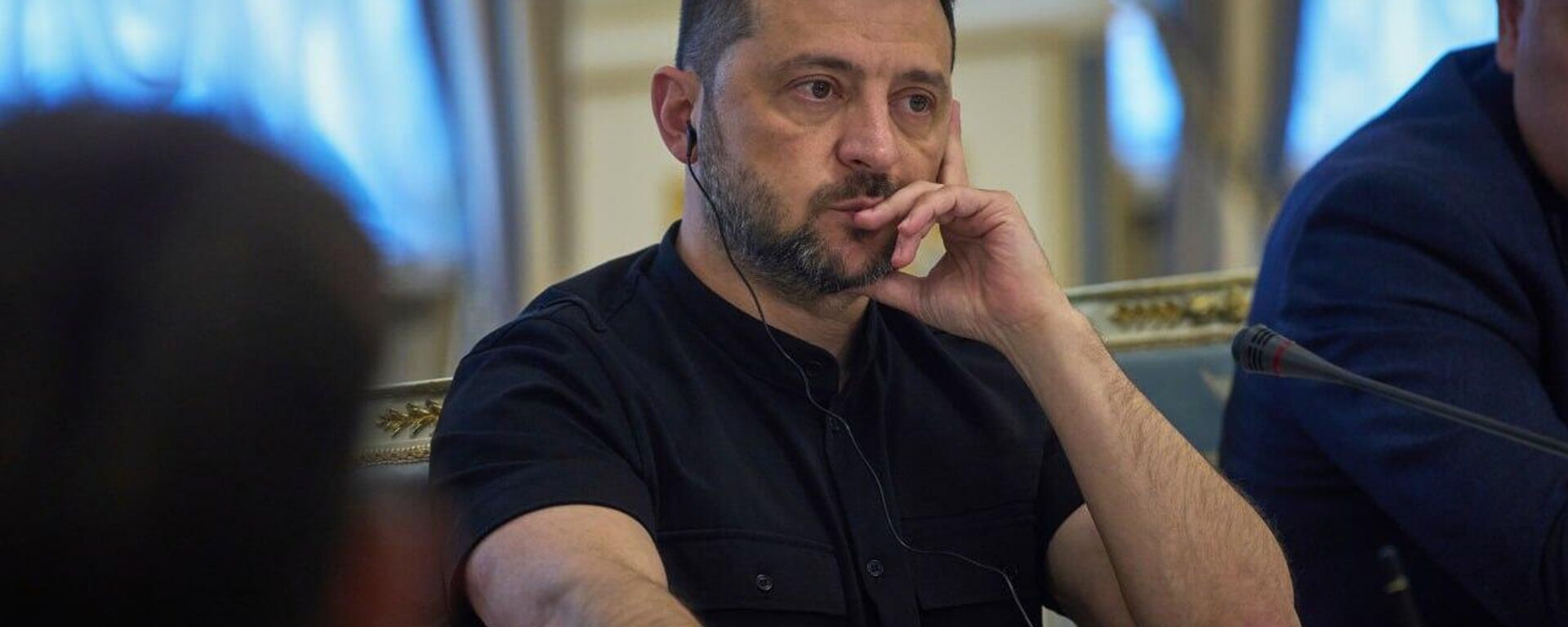 Zelensky está pronto para se encontrar com Putin e Trump, afirma político - Sputnik Brasil, 1920, 08.11.2025