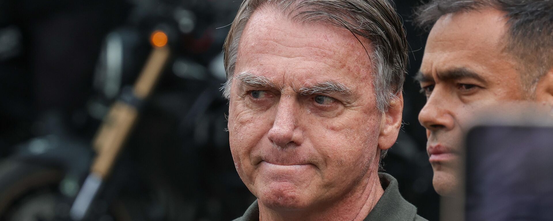 O ex-presidente Jair Bolsonaro (PL) deixa hospital sob forte esquema de segurança, após passar por procedimentos. Brasília (DF), 14 de setembro de 2025 - Sputnik Brasil, 1920, 22.11.2025