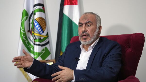 Ghazi Hamad, membro do gabinete político decisório do Hamas, fala durante uma entrevista em outubro de 2023 - Sputnik Brasil