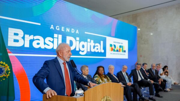 Presidente da República, Luiz Inácio Lula da Silva, durante cerimônia de sanção do Projeto de Lei n° 2628/2022, que institui o Estatuto da Criança e do Adolescente Digital, no Palácio do Planalto, Brasília (DF), em 17 de setembro de 2025 - Sputnik Brasil