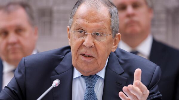 Durante a mesa-redonda sobre o conflito ucraniano o chanceler russo, Sergei Lavrov, criticou o Ocidente por cancelar a história, lembrando que usa o passado só quando lhe convém - Sputnik Brasil