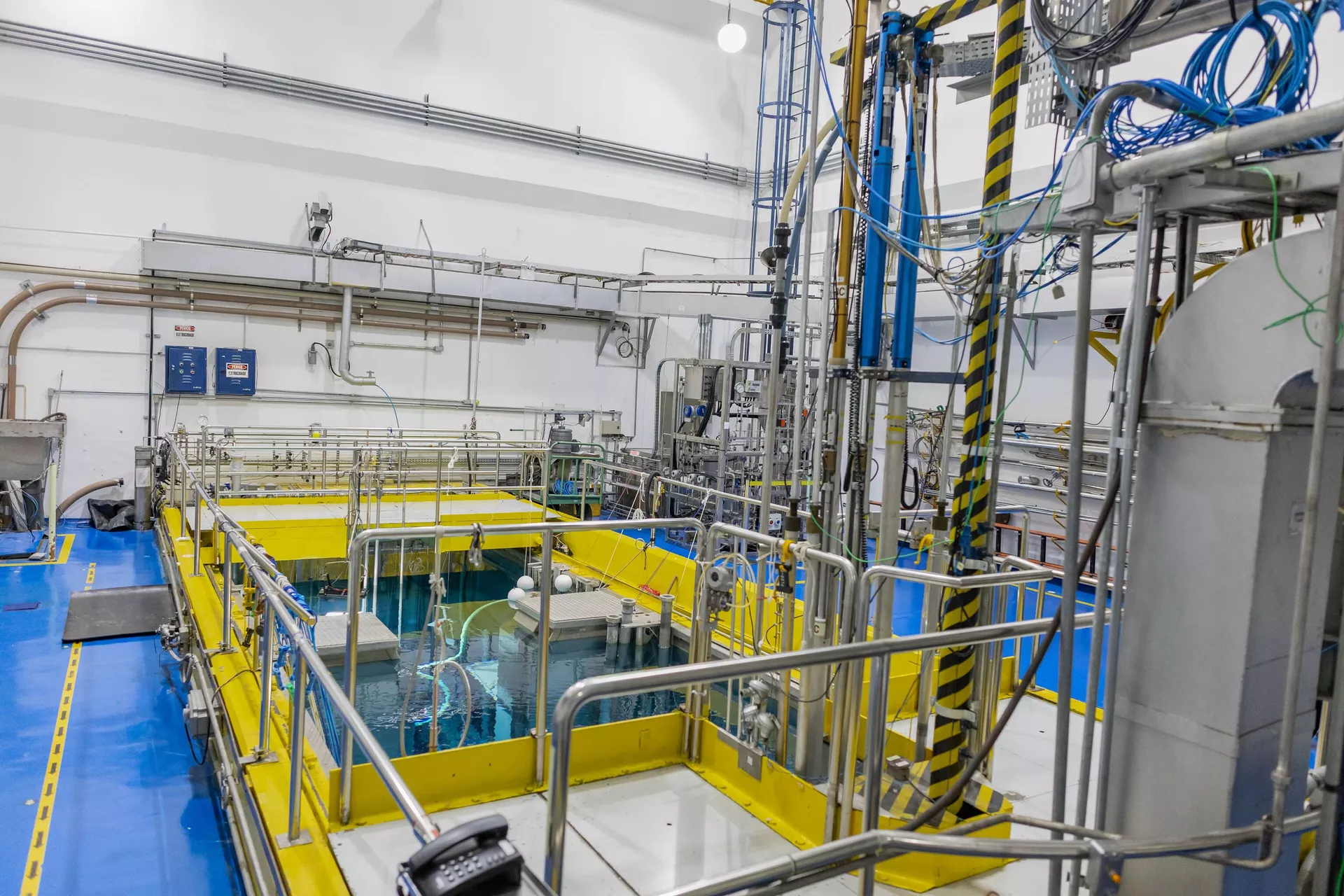 Reator IEA-R1, do Instituto de Pesquisas Energéticas e Nucleares (IPEN), saiu de um jejum de mais de 15 anos graças a uma parceria com o Centro Tecnológico da Marinha em São Paulo (CTMSP) - Sputnik Brasil, 1920, 18.09.2025
