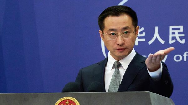 O porta-voz do Ministério das Relações Exteriores da China, Lin Jian, durante coletiva de imprensa - Sputnik Brasil