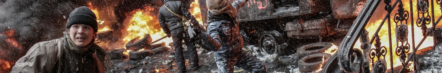 Os participantes das ações em apoio à integração europeia da Ucrânia na rua Grushevsky em Kiev - Sputnik Brasil