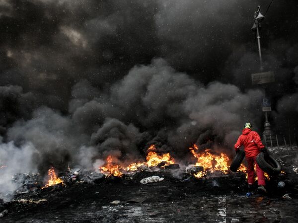 Participante de ações em apoio à integração europeia da Ucrânia na rua Grushevsky em Kiev Participante de ações em apoio à integração europeia da Ucrânia na rua Grushevsky em Kiev - Sputnik Brasil