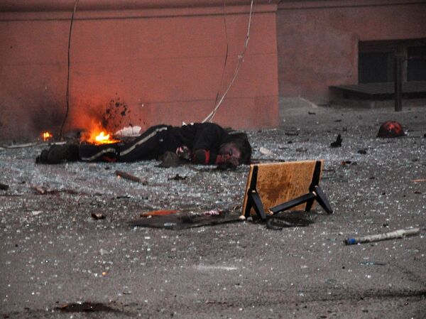 O corpo da pessoa que morreu em decorrência do incêndio no edifício da Casa dos Sindicatos em Odessa O corpo da pessoa que morreu em decorrência do incêndio no edifício da Casa dos Sindicatos em Odessa - Sputnik Brasil