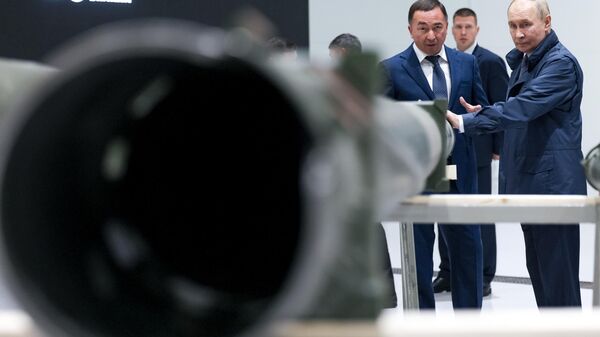  Rússia sempre se orgulhou da sua indústria de defesa e esse orgulho é justificável, diz Putin - Sputnik Brasil