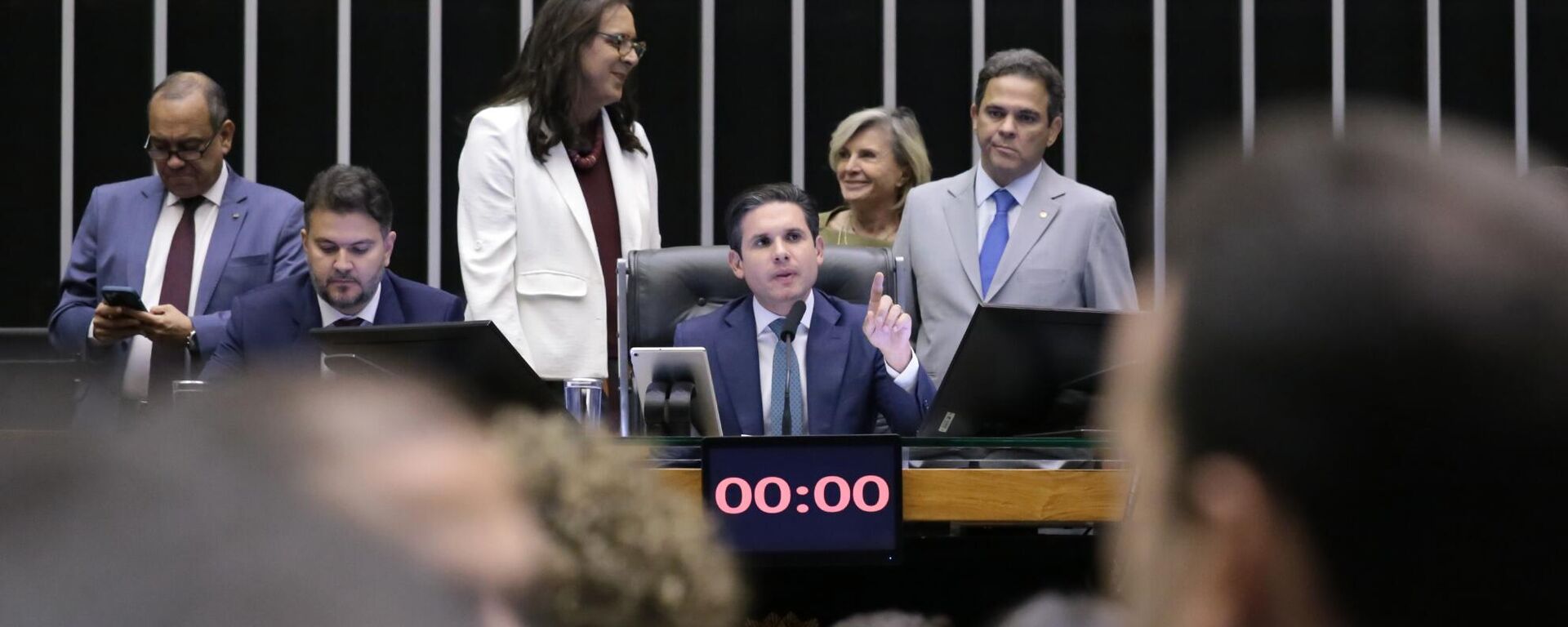 Deputados federais passaram a noite de 16 de setembro de 2025 votando a PEC das Prerrogativas, apelidada de PEC da Blindagem - Sputnik Brasil, 1920, 19.09.2025