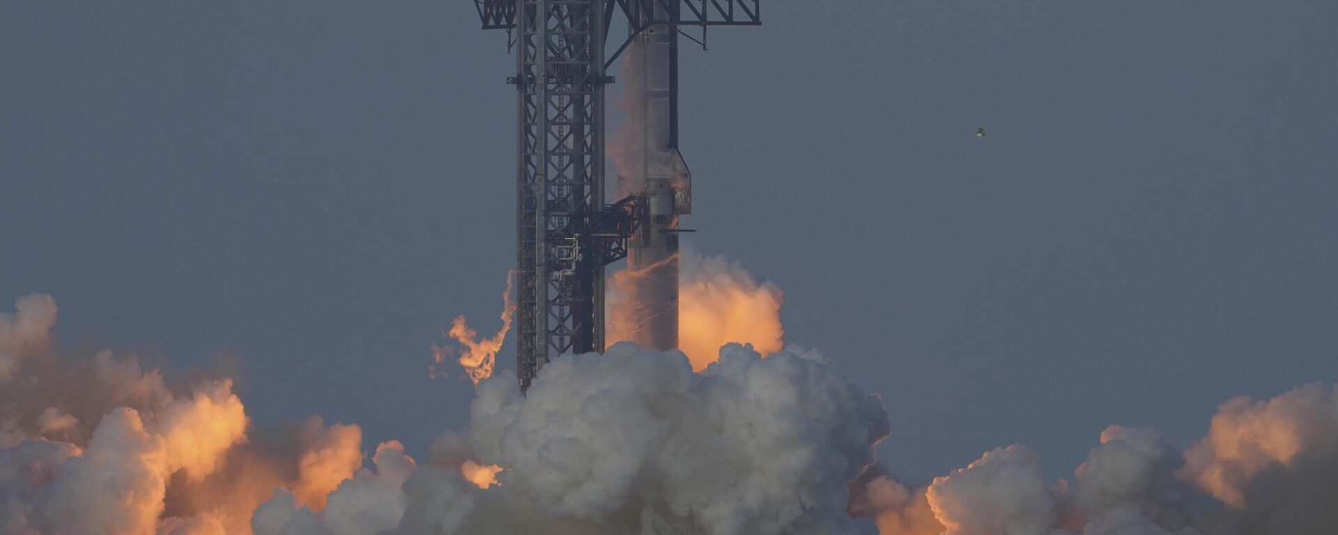 O mega foguete Starship da SpaceX é lançado durante um voo de teste da Starbase, Texas. - Sputnik Brasil, 1920, 21.09.2025