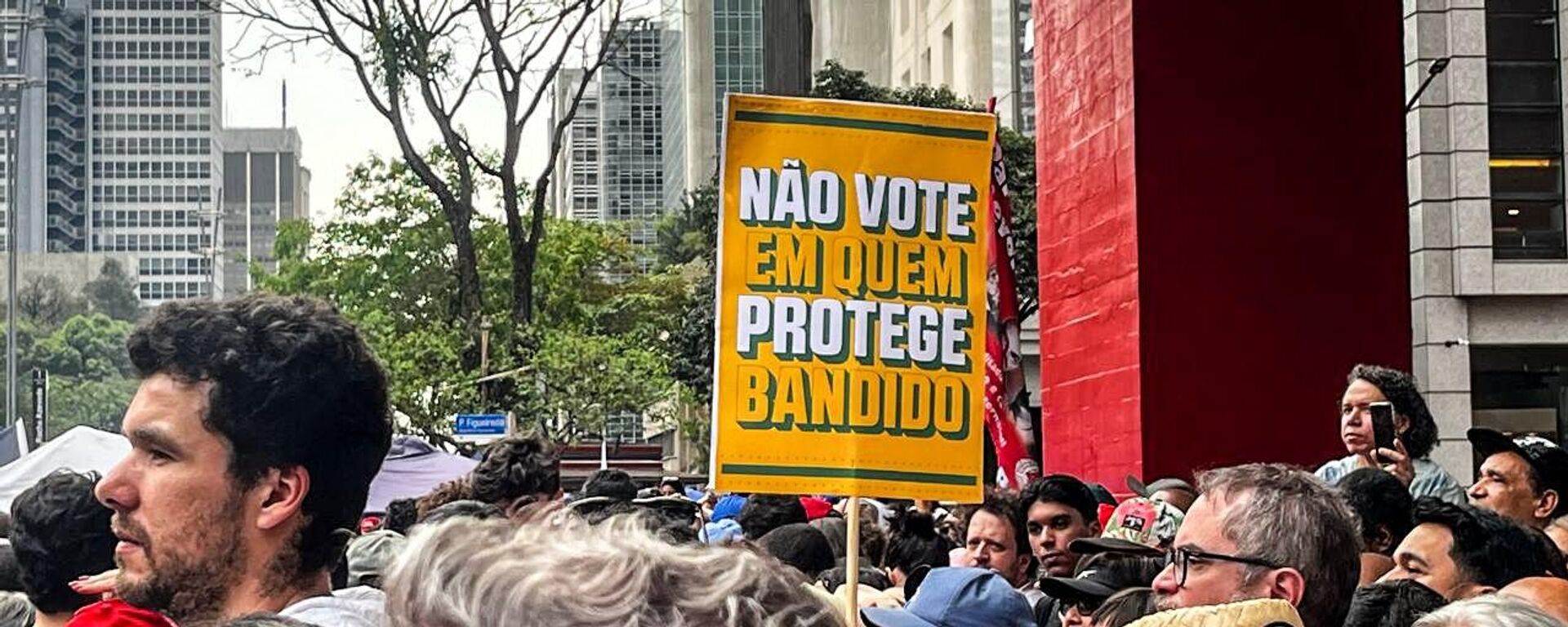 Manifestações na avenida Paulista, em São Paulo (SP), contra Propostas de Emenda à Constituição (PECs) que tramitam no Congresso Nacional - Sputnik Brasil, 1920, 21.09.2025